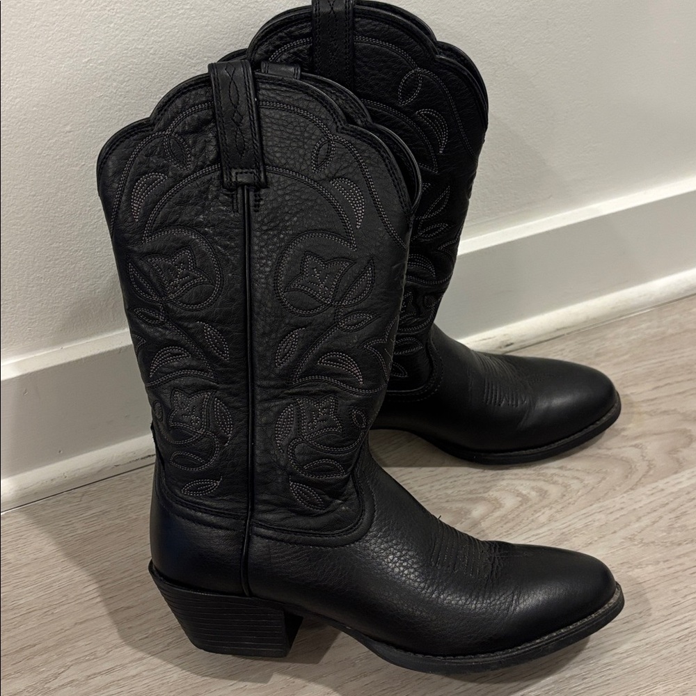 NWOT Size 6B Ariat Leather Cowboy Boots